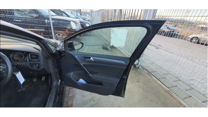 Front door trim 4-door, right from a Volkswagen Golf VII (AUA) 1.0 TSI 12V BlueMotion 2019