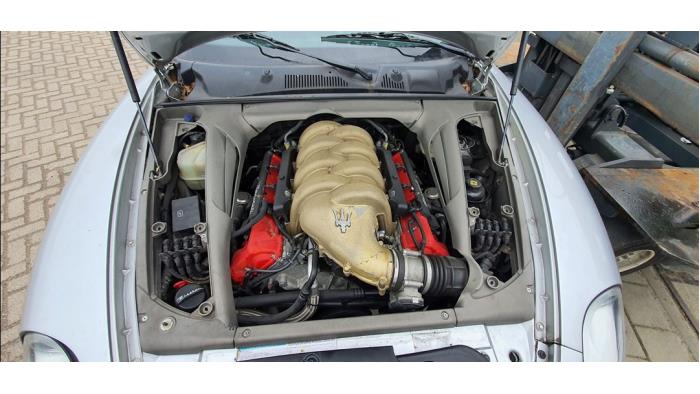 Panneau latéral arrière droit d'un Maserati 4200 GT/Coupé (M138) 4.2 V8 32V 2004
