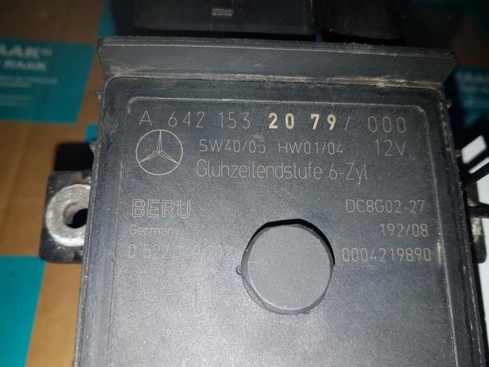 Relais préchauffage d'un Mercedes-Benz Sprinter 5t (906) 518 CDI 24V 2006