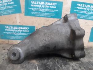 Used Engine mount Mercedes E (W212) E-220 CDI 16V BlueEff.,BlueTEC 4-Matic Price on request offered by "Altijd Raak" Penders