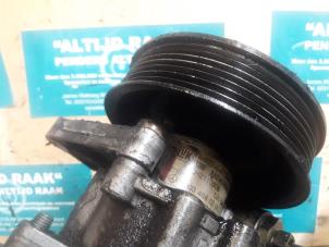 Used Power steering pump Mercedes S (W220) 4.0 S-400 CDI V8 32V Price on request offered by "Altijd Raak" Penders