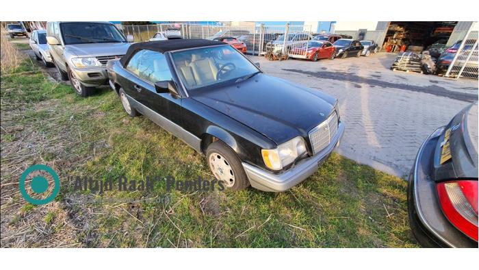 Klima Kondensor van een Mercedes-Benz E (R124) 3.2 E-320 24V 1993