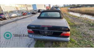 Klima Kondensor van een Mercedes-Benz E (R124) 3.2 E-320 24V 1993