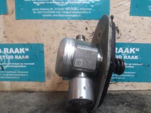 Used Mechanical fuel pump BMW 3 serie (E92) 318i 16V Price on request offered by "Altijd Raak" Penders