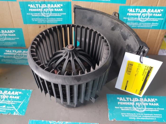 Heating and ventilation fan motor from a Volkswagen Transporter T5 2.5 TDi PF