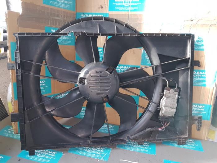 Cooling fans from a Mercedes-Benz CLK (R209) 1.8 200 K 16V