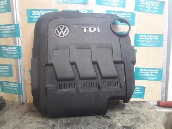 Engine cover from a Volkswagen Polo V (6R) 1.2 TDI 12V BlueMotion 2010