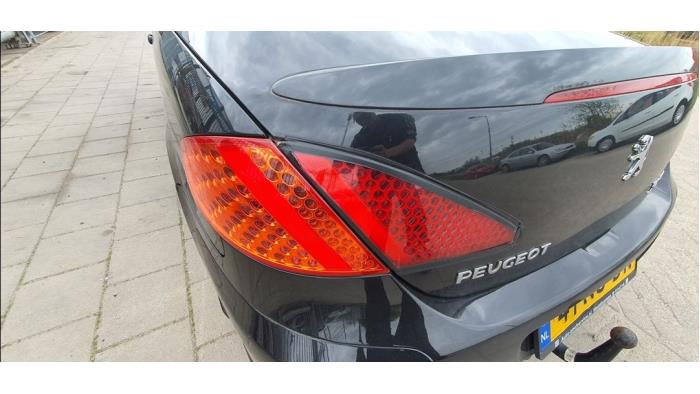 Set of taillights, left + right from a Peugeot 307 CC (3B) 2.0 16V 2004