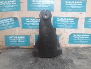 Used Engine mount Mercedes Sprinter 3,5t (906.73) 316 CDI 16V Price on request offered by "Altijd Raak" Penders