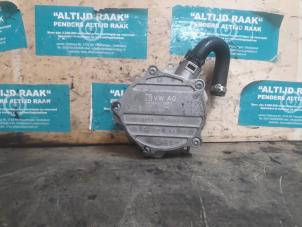 Used Vacuum pump (petrol) Audi A6 (C6) 3.2 V6 24V FSI Price on request offered by "Altijd Raak" Penders