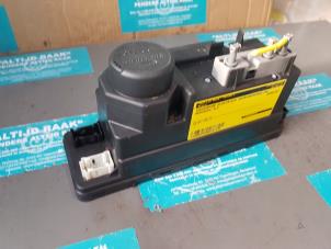 Used Electric central locking vacuum pump Mercedes SLK (R170) 3.2 320 V6 18V Price on request offered by "Altijd Raak" Penders