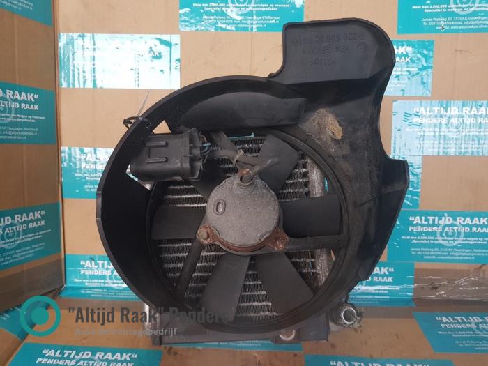 Used Radiator Mercedes S (W220) 4.0 S-400 CDI V8 32V Price on request offered by "Altijd Raak" Penders