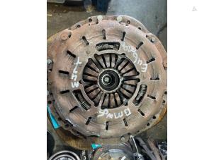 Used Dual mass flywheel BMW 3 serie (E46/2C) 320 Cd 16V Price on request offered by "Altijd Raak" Penders