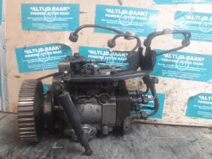 Used Mechanical fuel pump Volkswagen Transporter/Caravelle T4 1.9 D Price on request offered by "Altijd Raak" Penders