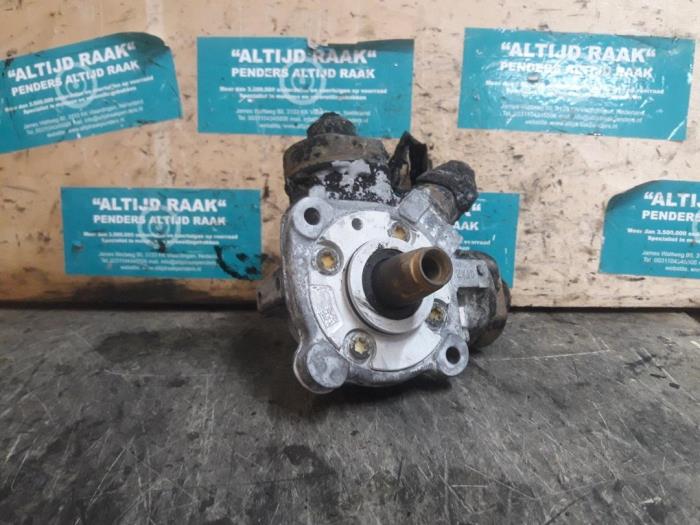Mechanical fuel pump from a BMW 5 serie (F10) 525d 16V 2012