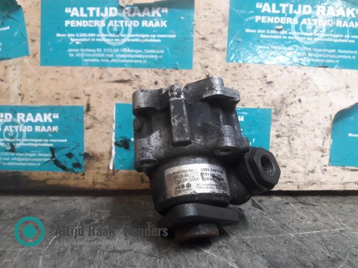 Usagé Pompe de direction Jaguar S-type (X200) 2.7 TD 24V Euro III Prix sur demande proposé par "Altijd Raak" Penders