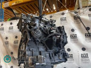 Couvercle carter d'un Nissan Navara (D40) 2.5 dCi 16V 2006