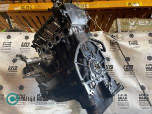 Couvercle carter d'un Nissan Navara (D40) 2.5 dCi 16V 2006