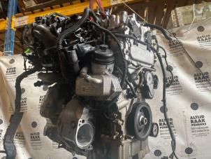 Usagé Boîtier filtre à huile Mercedes A Limousine (177.1) 2.0 A-250 Turbo 16V Prix sur demande proposé par "Altijd Raak" Penders