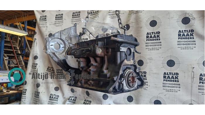 Used Engine crankcase Mitsubishi L-200 2.5 TDI Price on request offered by "Altijd Raak" Penders