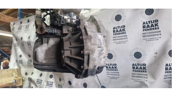 Gearbox from a Renault Master III (FD/HD) 2.5 dCi 120 FAP 2006