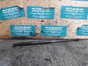 Used Rear gas strut, right Porsche Cayenne (9PA) 3.2 V6 24V Price on request offered by "Altijd Raak" Penders