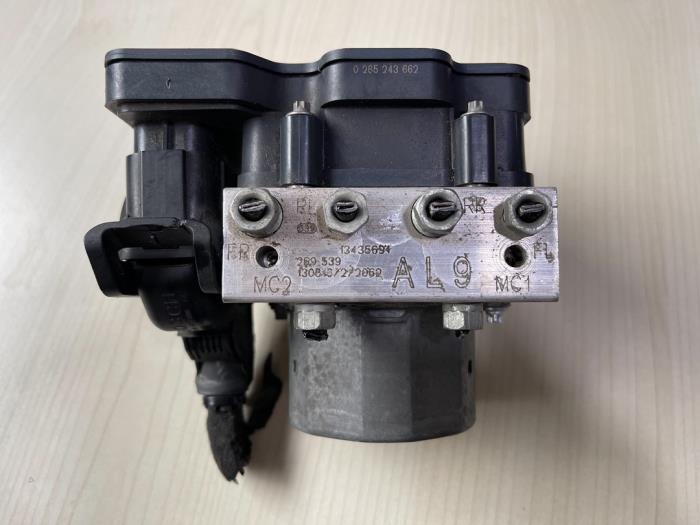 ABS pump from a Opel Meriva  2013