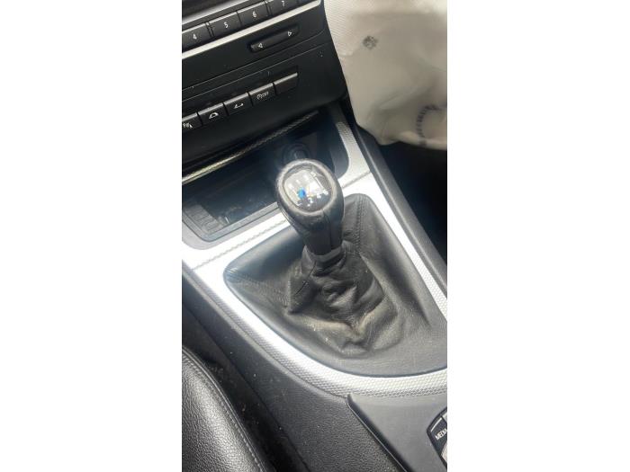 Airbag plafond gauche d'un BMW 1 serie (E88) 118d 16V 2013
