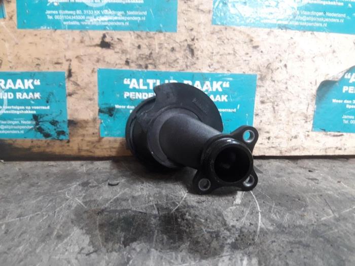 Oil fill pipe from a Volvo XC70 (BZ) 2.4 D5 20V 215 AWD Autom. 2013