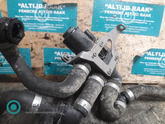 Begagnade Extra vattenpump BMW 7 serie (G11/12) 740d,Ld xDrive 24V Pris på förfrågan erbjuds av "Altijd Raak" Penders