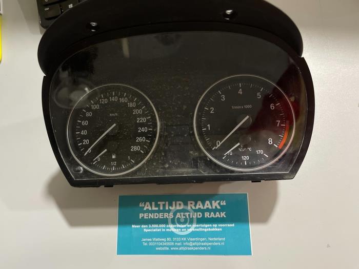 Odometer KM from a BMW 3 serie (E92) 335i 24V 2009