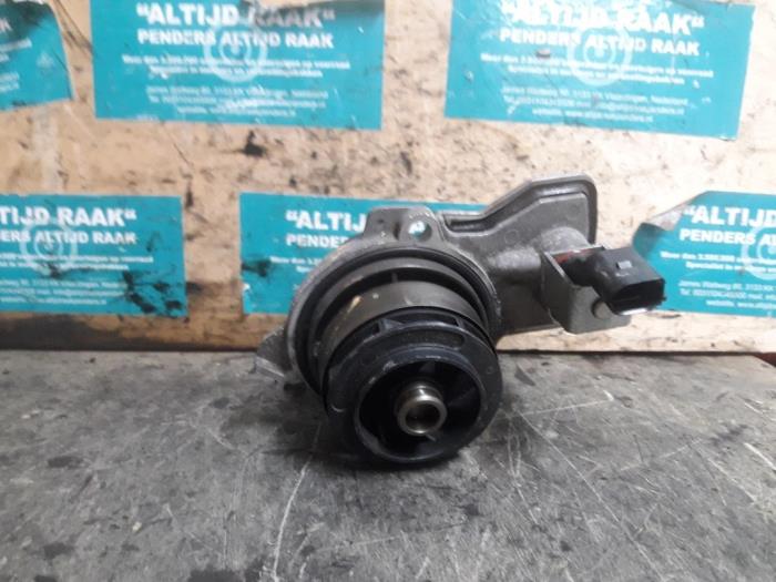Water pump from a Volkswagen Polo V (6R) 1.4 TDI 12V 90 2016