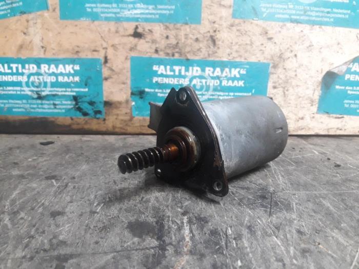 Camshaft adjuster from a MINI Countryman (R60) 1.6 16V Cooper 2012