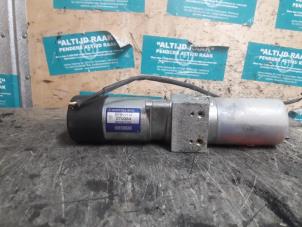 Used Hydraulic pump Mercedes S (W221) 5.5 S-550 32V 4-Matic Price on request offered by "Altijd Raak" Penders