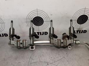 Used Fuel injector nozzle Renault Captur (2R) 1.2 TCE 16V EDC Price on request offered by "Altijd Raak" Penders