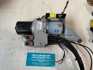 Used Hydraulic pump Mercedes CLK (R209) 3.2 320 CDI Price on request offered by "Altijd Raak" Penders