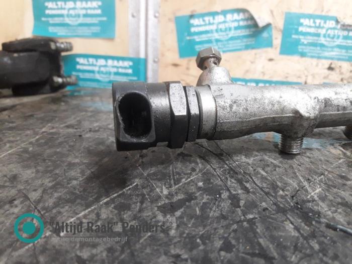 Fuel pressure regulator BMW 3 serie 335d 24V 0281002481 M57D30