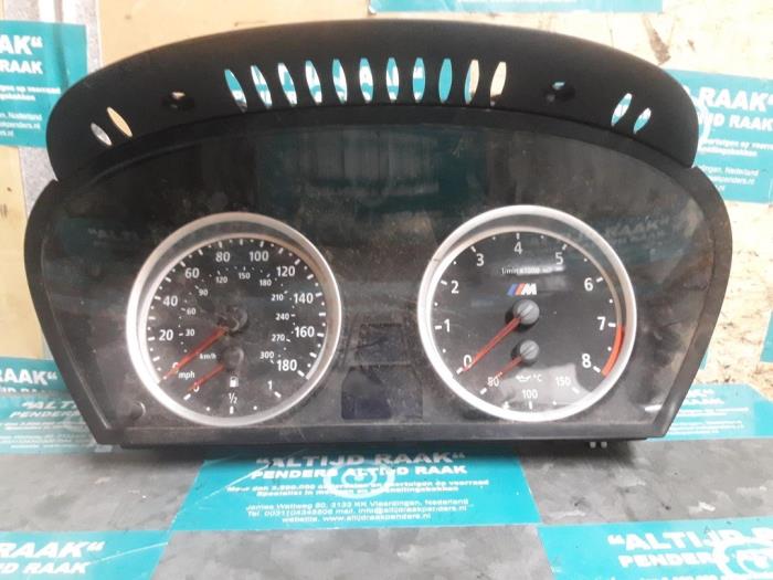 Instrument panel from a BMW 3 serie (E93) 328i 24V 2009