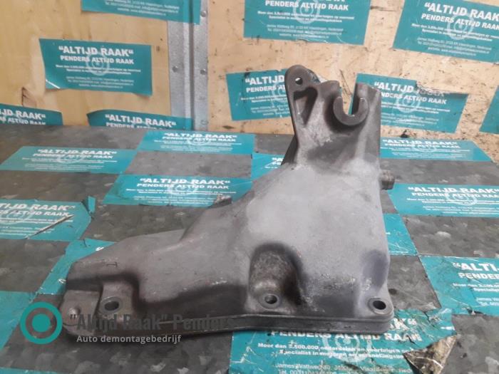 Used Engine mount Mercedes S (W221) 5.5 S-550 32V 4-Matic Price on request offered by "Altijd Raak" Penders