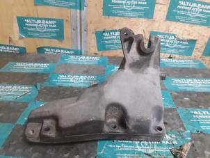 Used Engine mount Mercedes S (W221) 5.5 S-550 32V 4-Matic Price on request offered by "Altijd Raak" Penders