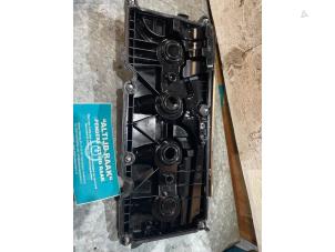 Used Rocker cover Volkswagen Golf VII Variant (AUVV) 1.6 TDI 16V Price on request offered by "Altijd Raak" Penders