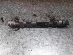Used Fuel injector nozzle Renault Trafic New (JL) 2.0 dCi 16V 115 Price on request offered by "Altijd Raak" Penders