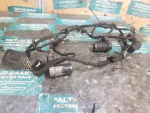 Used Pdc wiring harness BMW 7 serie (E65/E66/E67) 745i,Li 4.4 V8 32V Price on request offered by "Altijd Raak" Penders