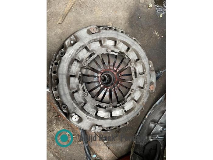Used Flywheel Mercedes SLK (R170) 2.0 200 K 16V Price on request offered by "Altijd Raak" Penders