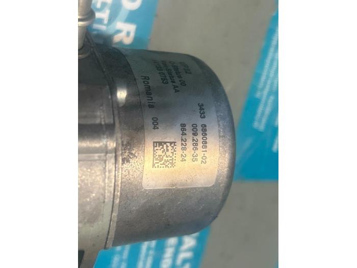 Vacuum pump (petrol) from a BMW X5 (F15) xDrive 40e PHEV 2.0 2015