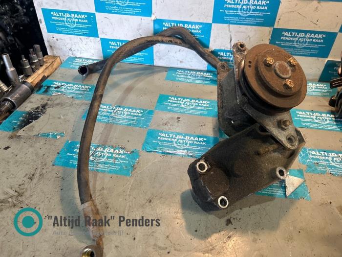 Usagé Pompe de direction Mercedes MB 100D (631) MB 100D Prix sur demande proposé par "Altijd Raak" Penders
