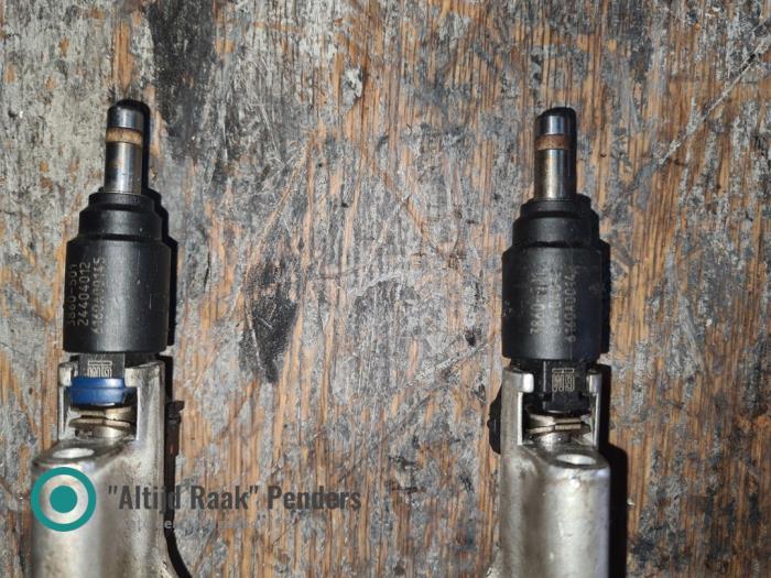 Injector (petrol injection) Opel Zafira 2.2 16V Direct Ecotec ...