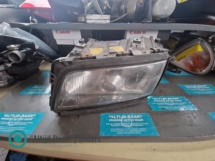 Używane Reflektor lewy Audi A8 (D2) Cena na żądanie oferowane przez "Altijd Raak" Penders