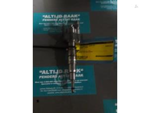 Used Injector (petrol injection) BMW 1 serie (E81) Price on request offered by "Altijd Raak" Penders