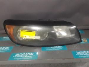 Used Headlight, right Volvo C30 (EK/MK) Price on request offered by "Altijd Raak" Penders